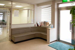 いむた内科 待合2